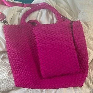 Neoprene bright pink tote